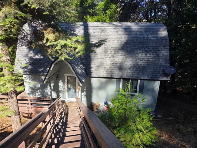 Building Photo - Charming 3-Bed, 2-Bath Home in Peaceful Tw...