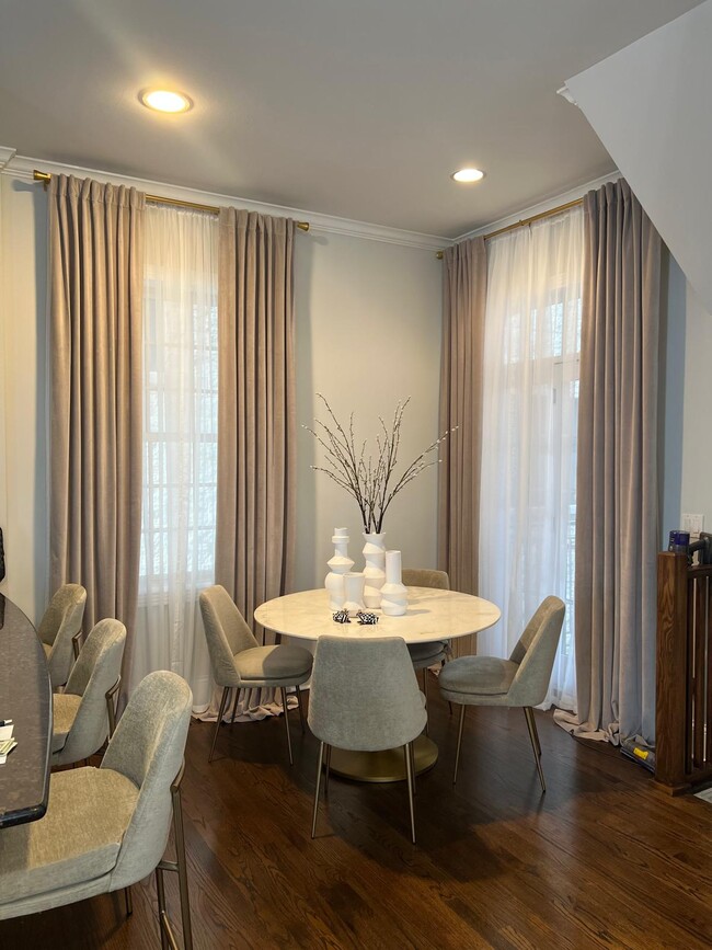 Dining Area - 835 W Bradley Pl Unit 1R
