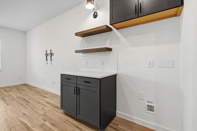 Photo - 8427 Bay Rdg Cir