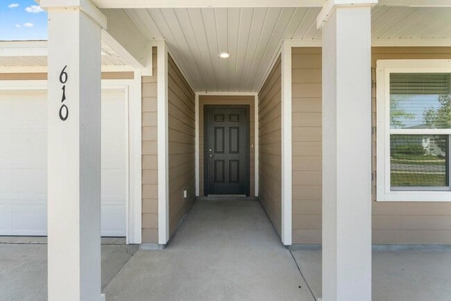 Photo - 610 Riverwalk Cir