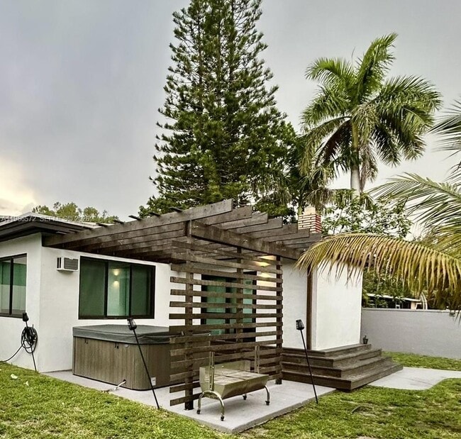 Photo - 2631 Roosevelt St