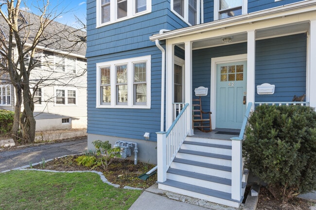 Building Photo - 42 Brookfield Rd Unit 1 Rental
