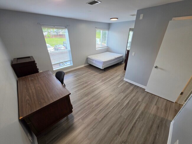 Bedroom - 1330 Hunters Rd Unit G