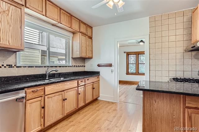 Photo - 2265 Ivy St