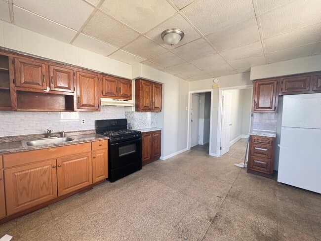 Building Photo - 72 Rose Ave Unit 2L