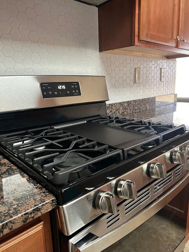 Photo - 6211 Crestgate Ln