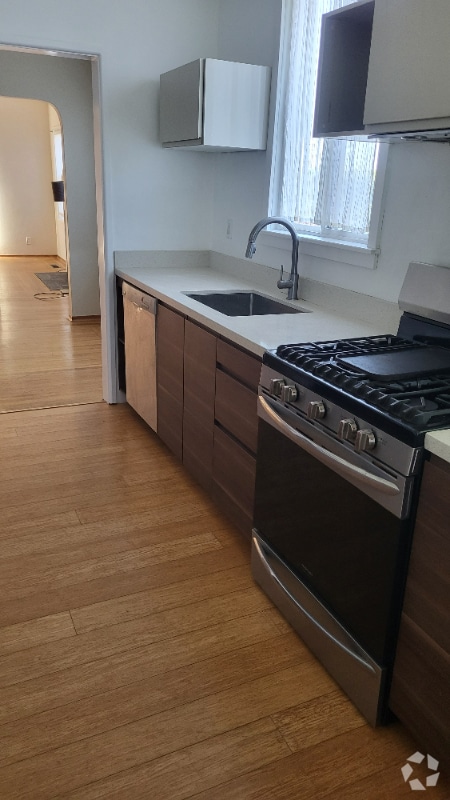 Building Photo - 5429 Van Fleet Ave Rental