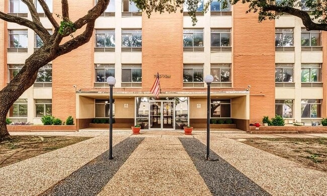 Building Photo - 7520 Hornwood Dr Unit 402