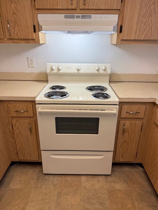 Building Photo - CORAL GARDENS 2-BEDROOM CONDO Unit M034