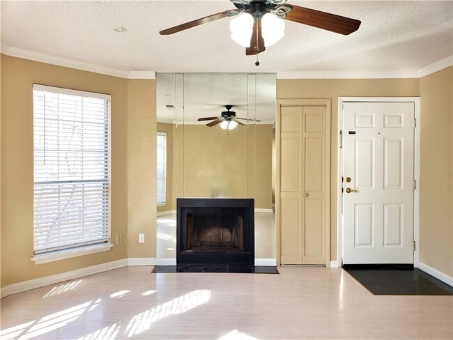 Photo - 913 Wentworth Ct Unit 913