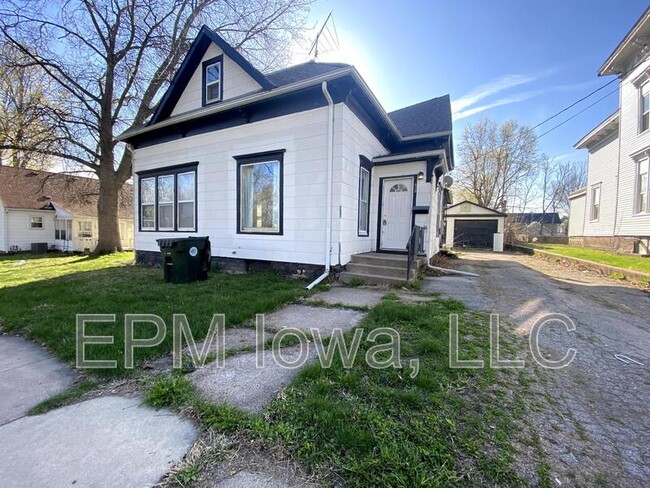 Building Photo - 813 W 2nd St Rental