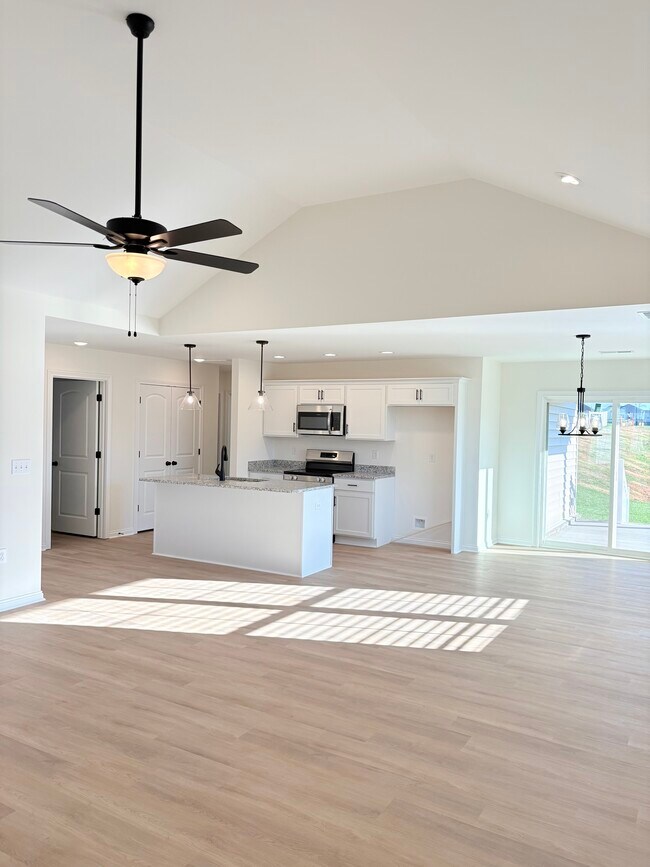 Photo - 1307 Helmsdale Ave