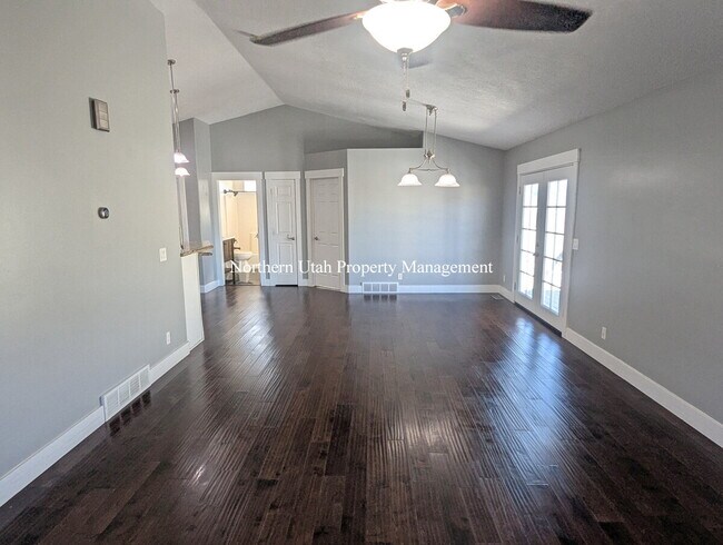 Photo - 6 Bed 3 Bath Home with Everything!