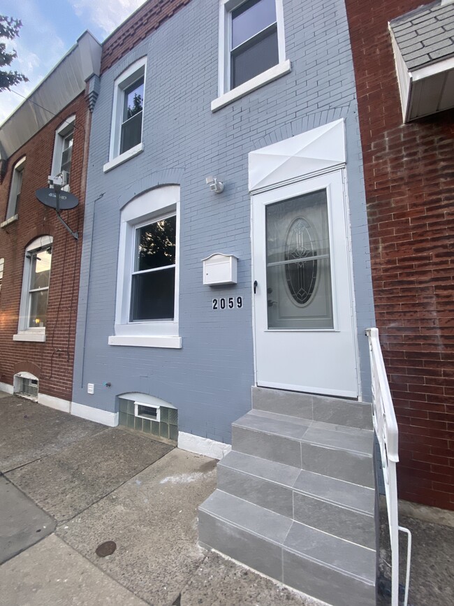Photo - 2059 E Ontario St Townhome