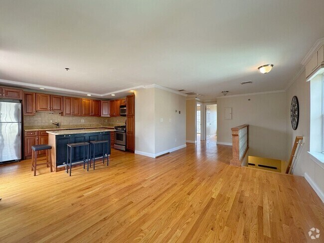 Building Photo - 34 Mitchell St Unit 3 Rental