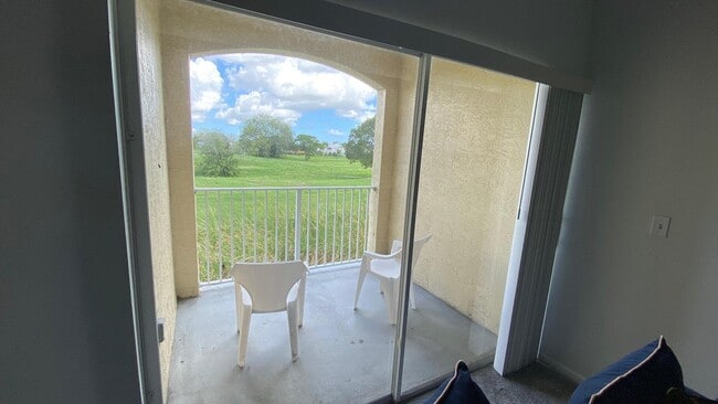 Building Photo - 2060 Greenview Shores Blvd Unit 311