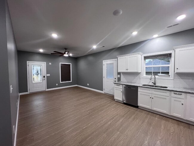 Photo - 235 Guthrie Dr