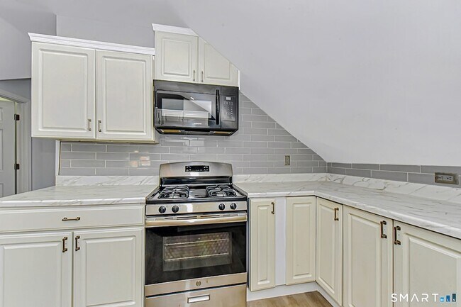 463 Wilmot Ave