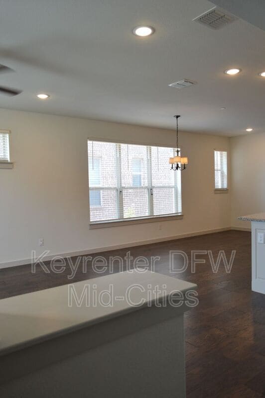 Photo - 622 Cobblestone Ln