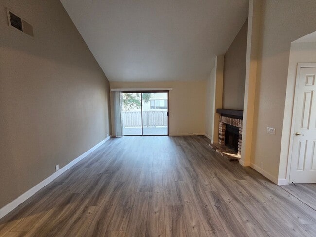 Photo - Hurley Place Condo Unidad 32