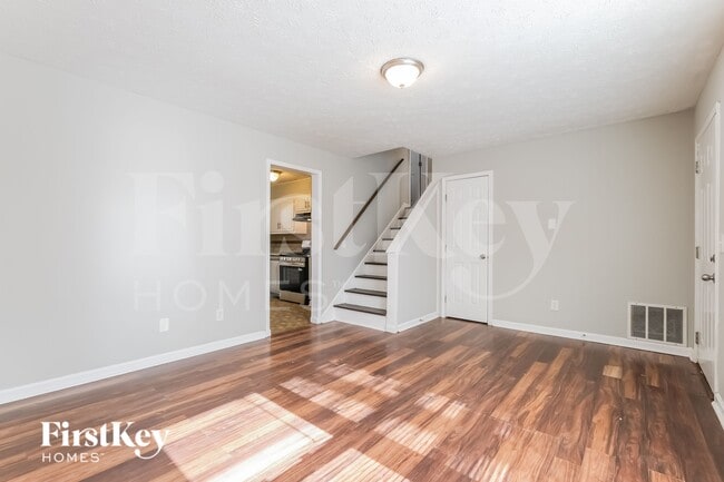 Photo - 680 Springhollow Ln SW