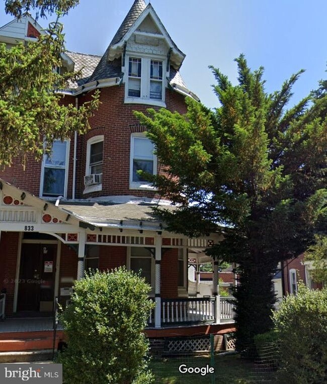 Building Photo - 833 W Marshall St Rental
