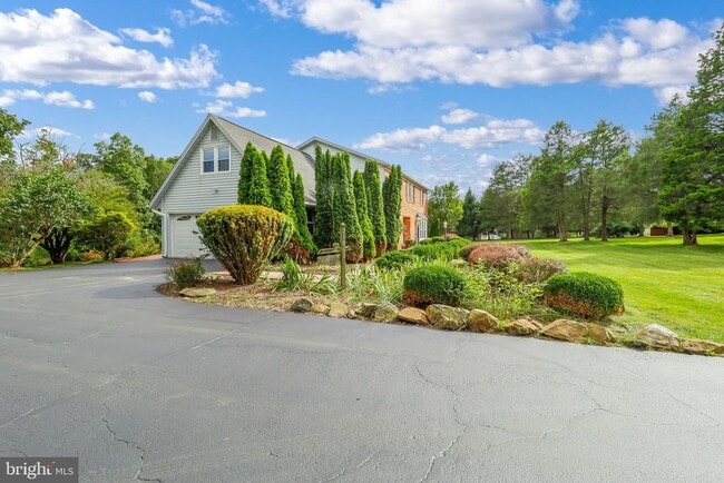 Photo - 21960 Oatlands Rd