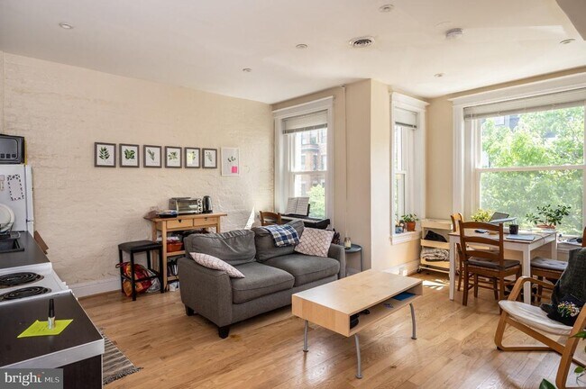 Photo - 2470 Ontario Rd NW
