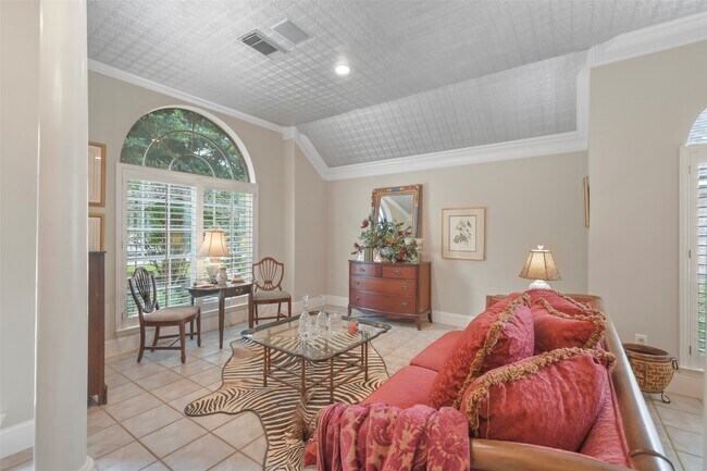 Photo - 18 Pinery Ridge Pl