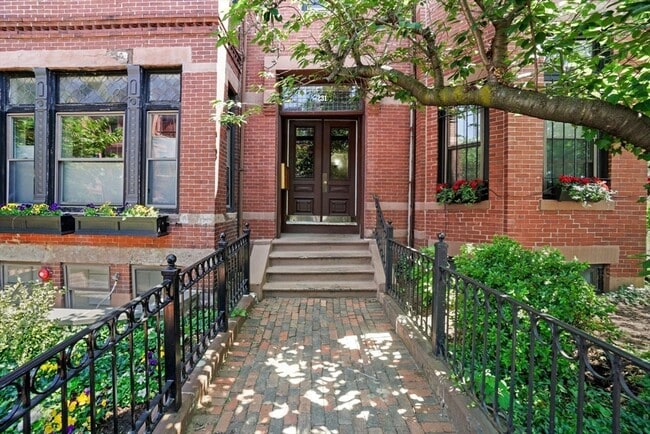 Building Photo - 231 W Newton St Unit 4