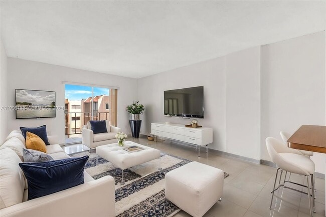 Photo - 6130 W 19th Ave Unidad 305