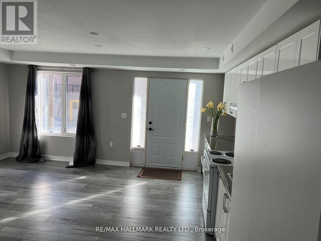 Photo - 3029 Finch Ave W
