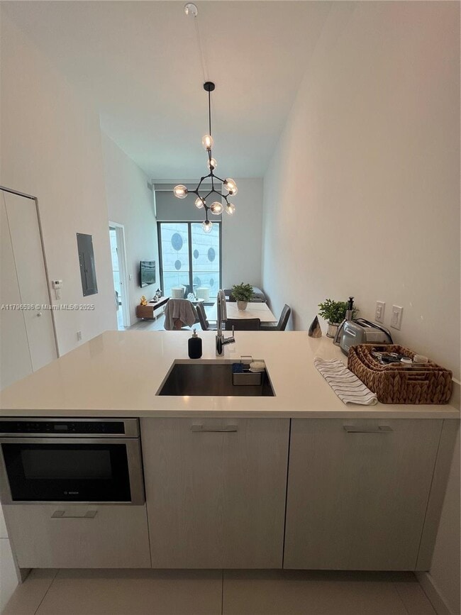 Photo - 501 NE 31st St Unidad 402