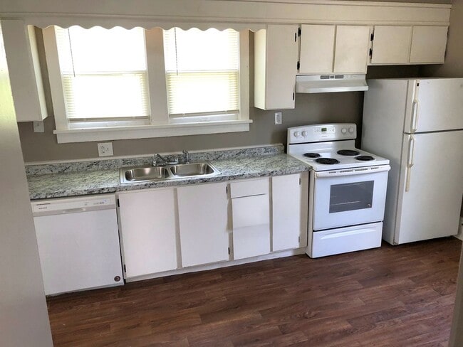 Photo - Now Available!! 1 Bed, 1 Bath House - BONUS ROOM!!