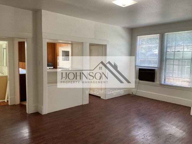 Photo - 830 N Van Buren St Unit B