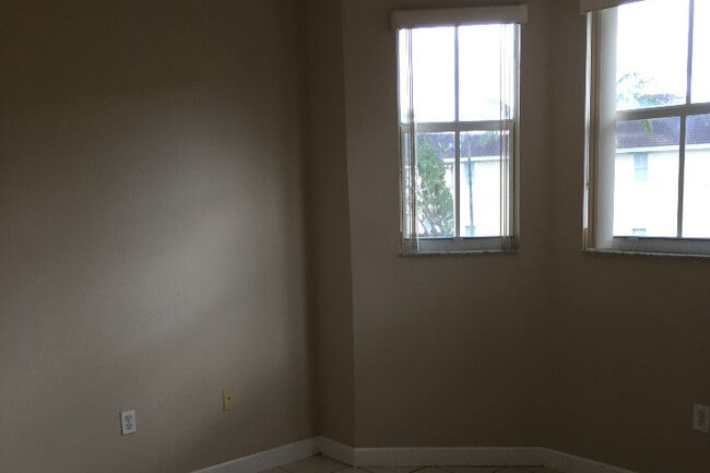 Photo - 1568 SE 26th St Unit 200