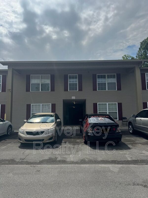 Building Photo - 236 Willow Creek Drive Unit 3