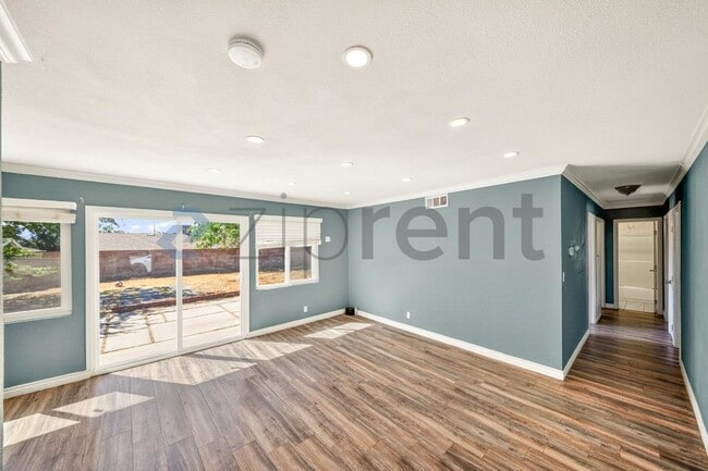 Photo - 45463 Foxton Ave