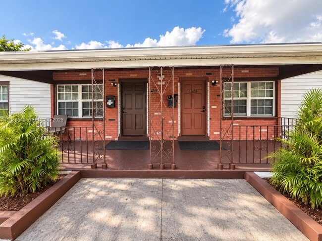 Photo - 1526 NE 135th St Unit 1528
