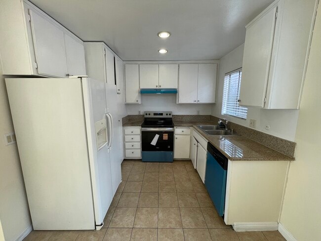 Photo - 719 N Eucalyptus Ave