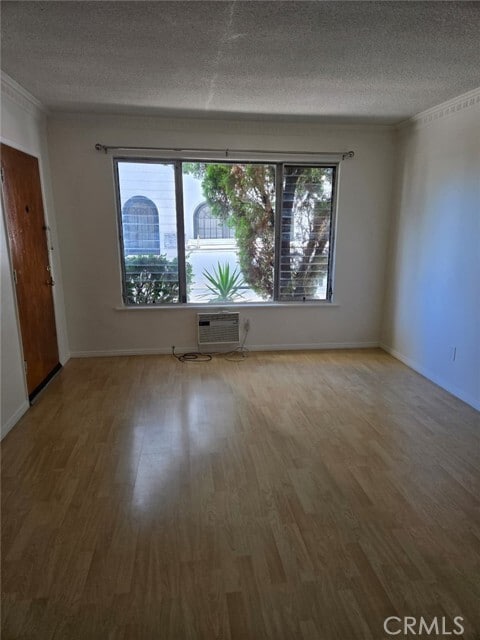 Photo - 1735 Winona Blvd