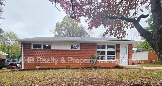 Building Photo - 502 Doggett Dr