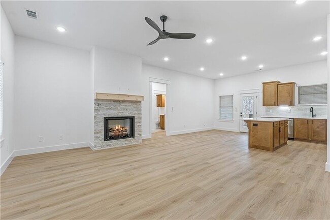 Photo - 16 Celtic Dr