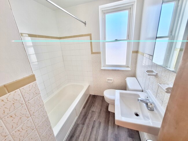 Photo - 1 Osler Court, Hamilton, Dundas