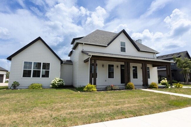 Photo - Executive Property located in Republic with a "furnished option" Don't miss this showstopper!!