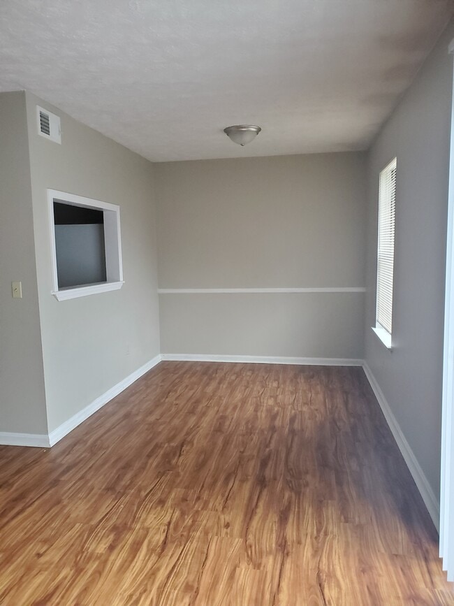 Christopher Square Apartments NEW MANAGEMENT! Radcliff, KY