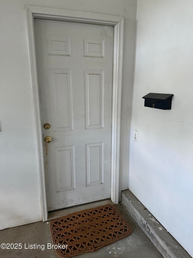 Photo - 3976 Shelbyville Rd Unit 2