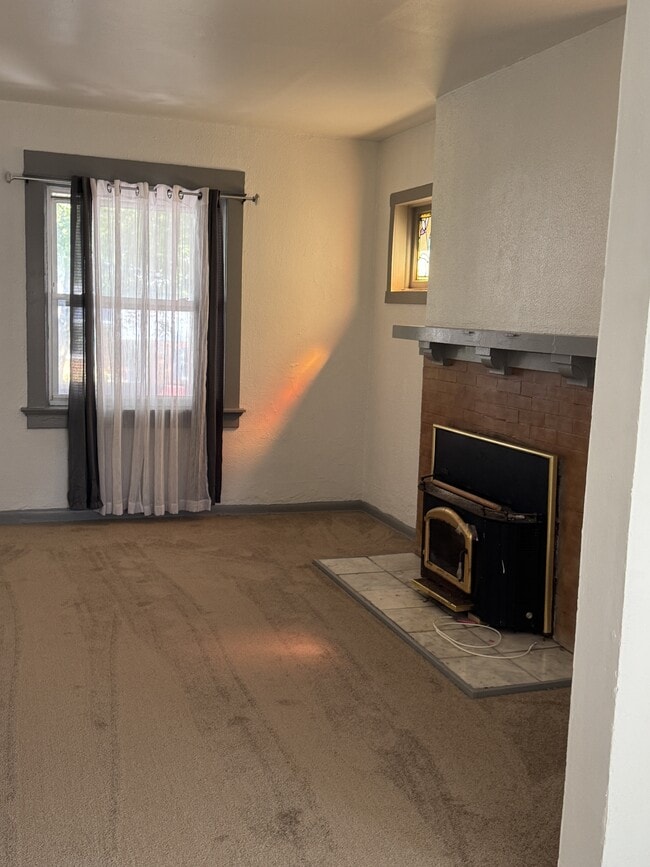 1817 E Rusk Ave