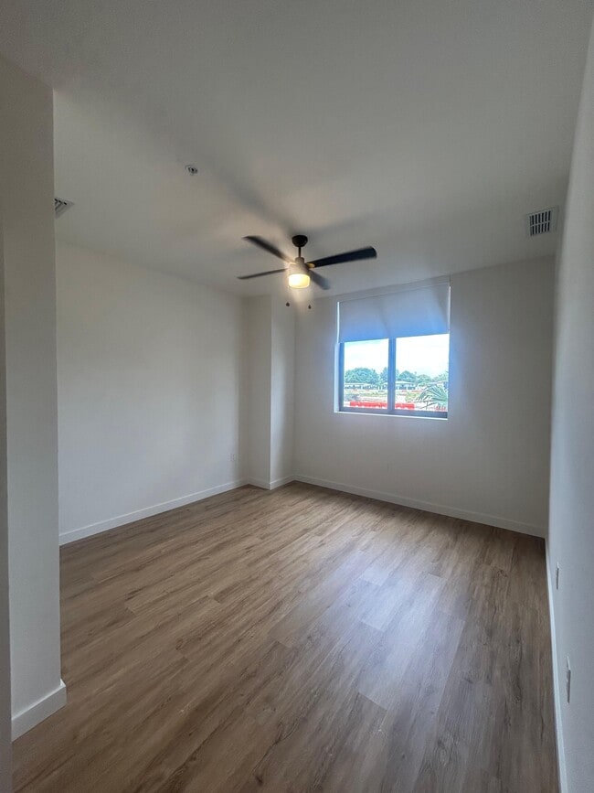 950 E 27th St Unit B1