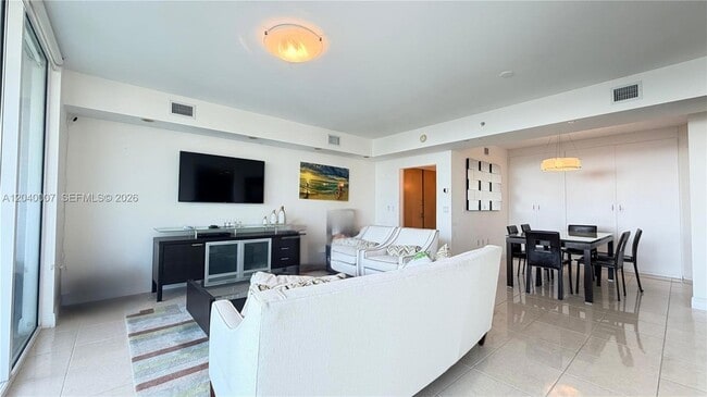 Photo - 19400 Turnberry Way Unidad 1131
